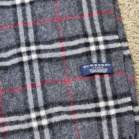 Burberry 100% Wool Grey Nova Check Scarf - Picture 2 of 9